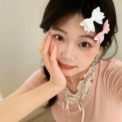 在角落，主教身边